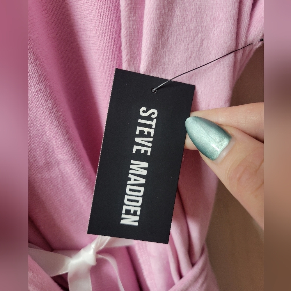 Steve Madden Pink Cozy Robe with Long Sleeves | Size: L/XL - Picture 4 of 7